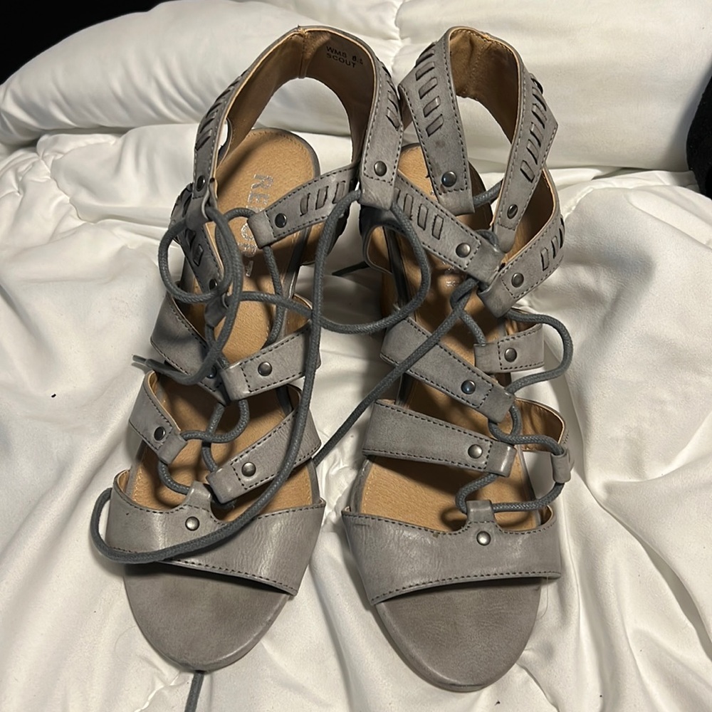 Report heels size 8.5 gray